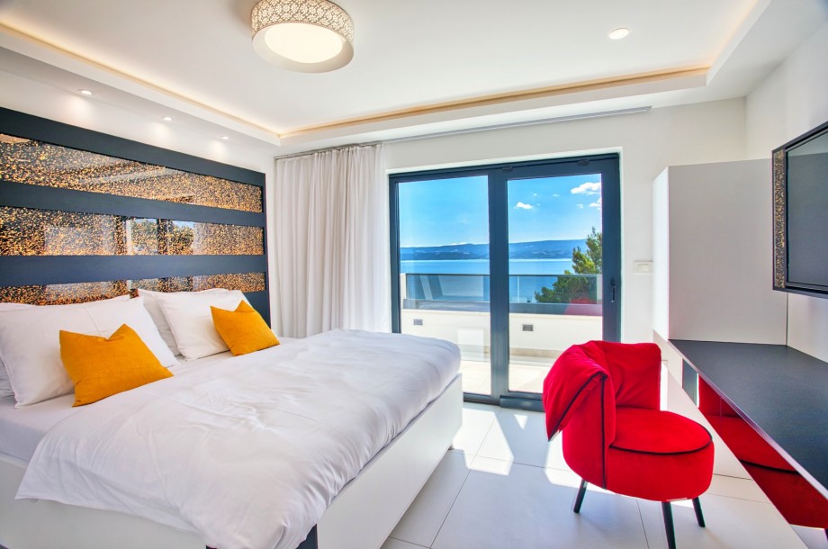 A Bedroom No2 (first floor) with a king-size bed 180cm x 200cm, A/C, TV