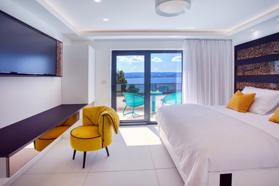 A Bedroom No3 (first floor) with a king-size bed 180cm x 200cm