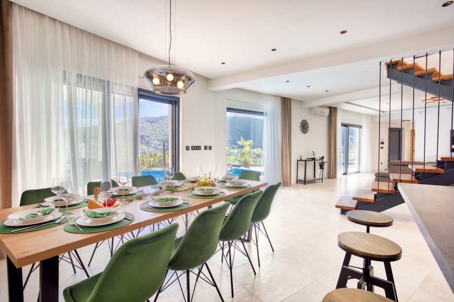 Large glass walls toward the pool area