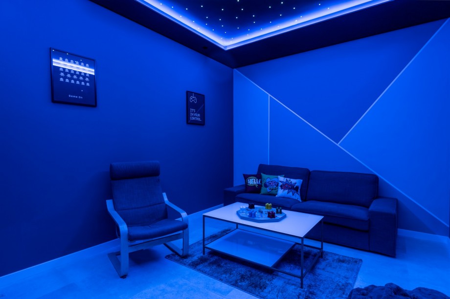 Media room with sofa, AC, TV, free WiFi, and PS4