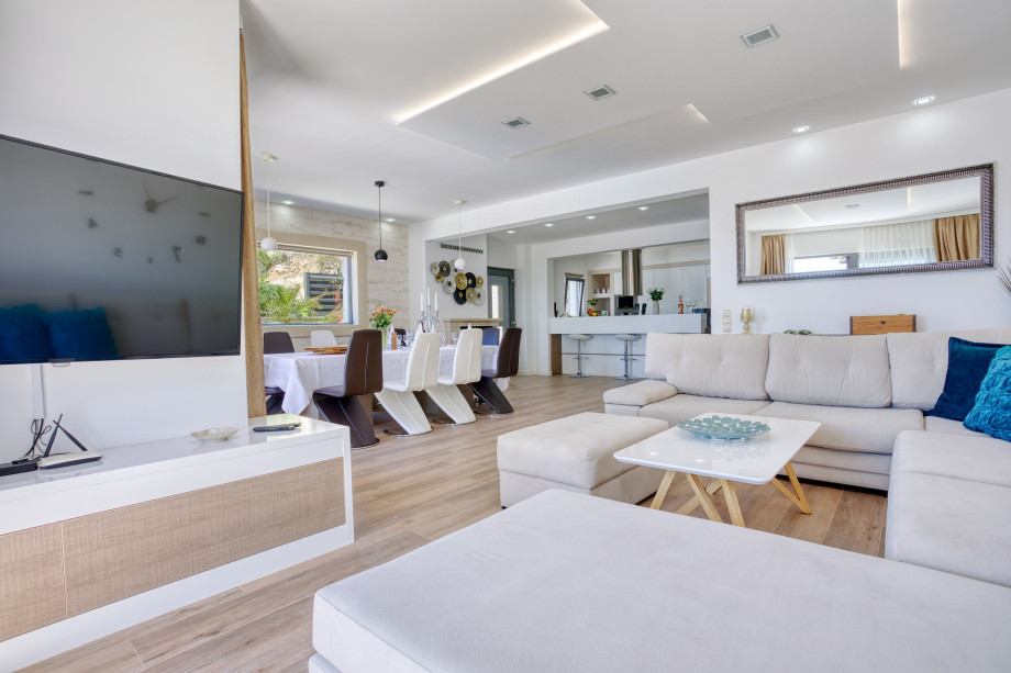 Living area with TV and exit to the pool area