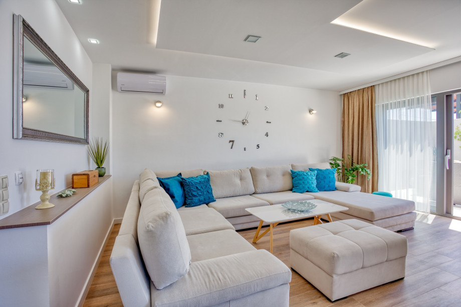 Living area with TV and exit to the pool area