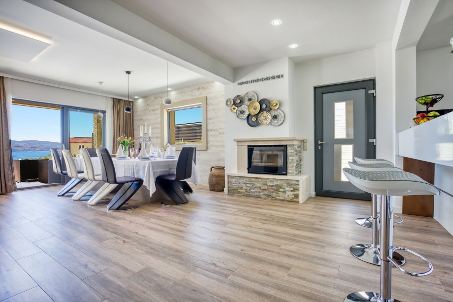 Connected kitchen and dining area with direct exit to the pool