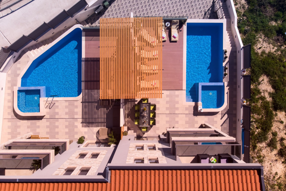 Right side Villa Paradise, left side Villa Bane, semi-detached villas