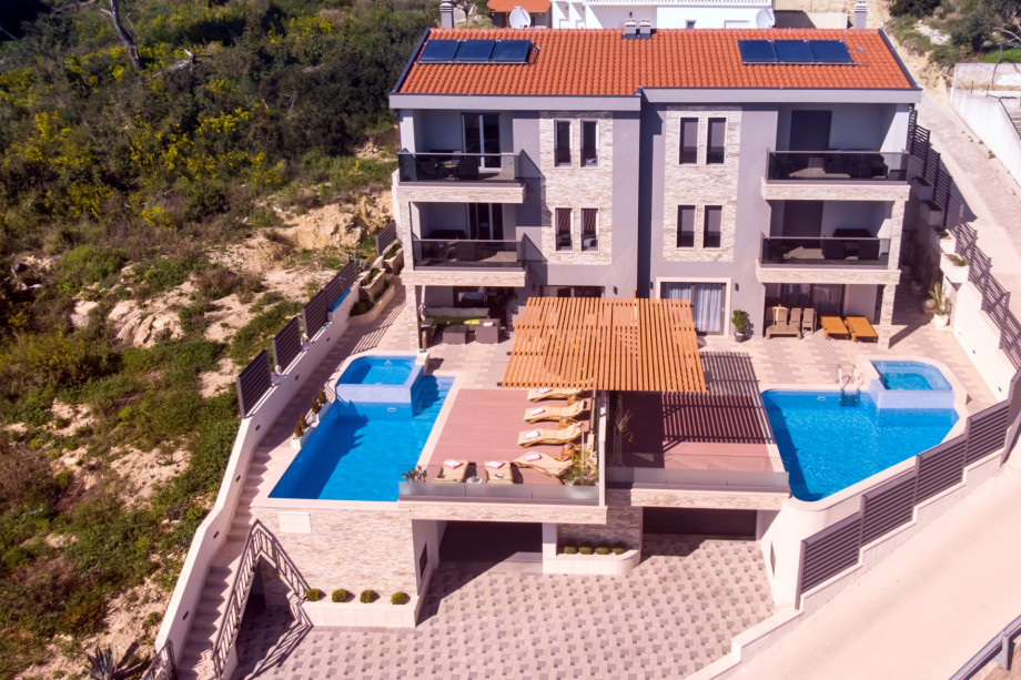 Left side Villa Paradise, right side Villa Bane, semi-detached villas