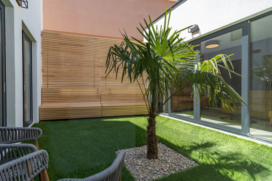 A winter garden between kitchen and media room