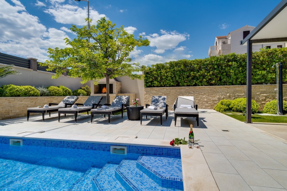 Private, heated 8x4m pool with 8 comfortable lounge chairs and outdoor furniture