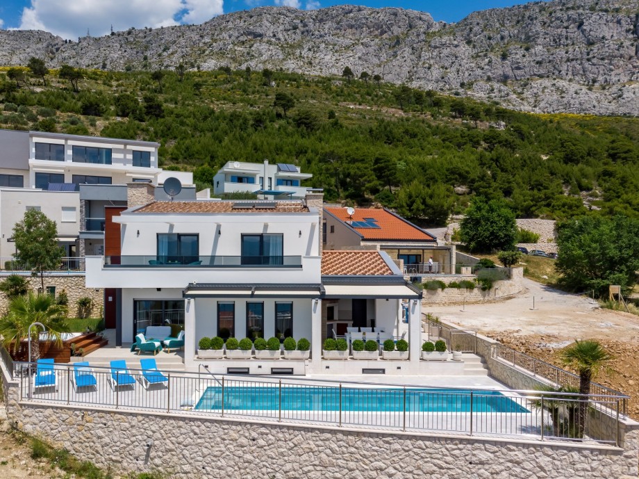 Perfect location of the villa, vicinity to Omiš and Cetina river (1 km far)
