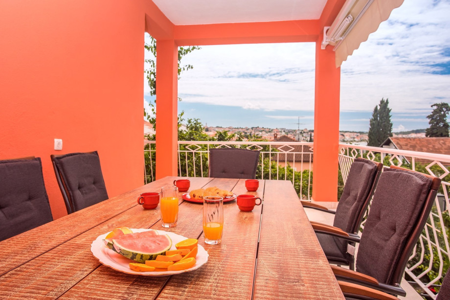 Terrace with outdoor dining area with sea views (connected to kitchen area)