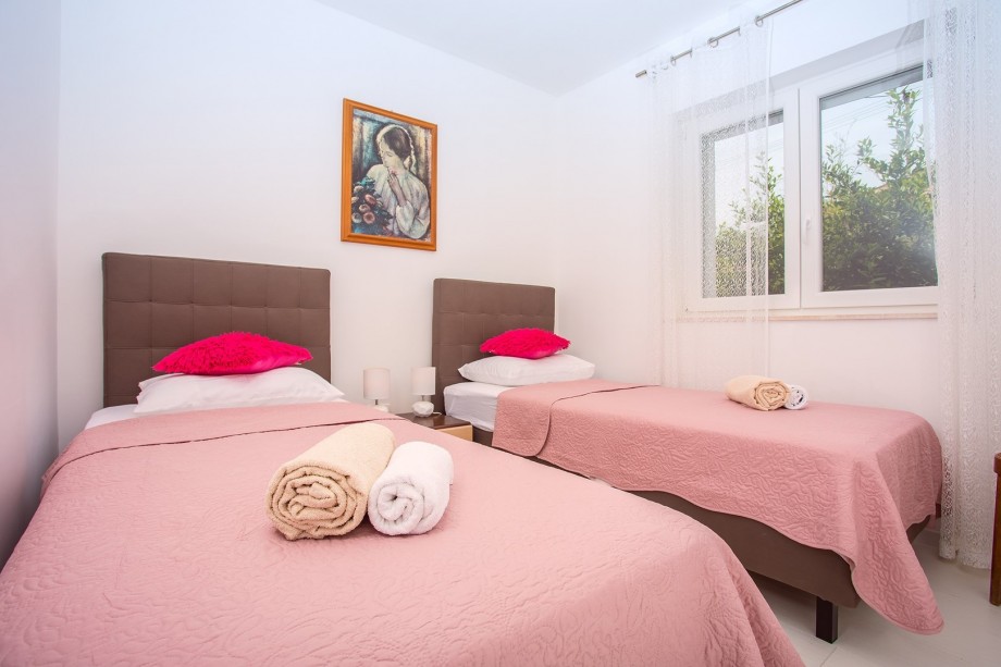 Bedroom No.1 on first floor, with two 90x200 beds and air condition