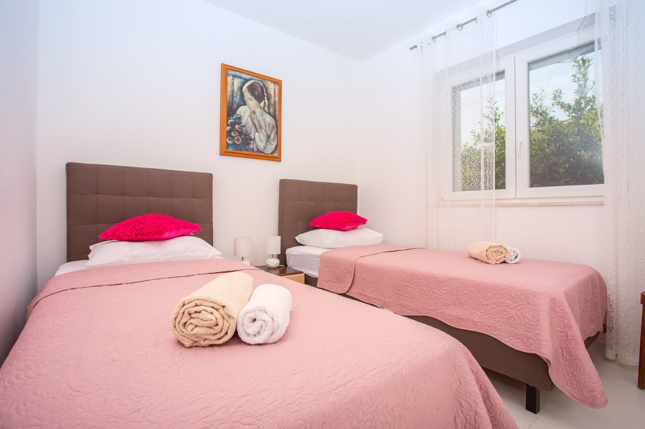 Bedroom No.1 on first floor, with two 90x200 beds and air condition