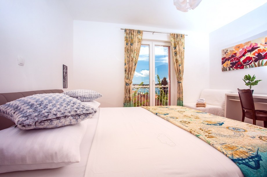 Bedroom No.3 with 160x200 bed, A/C,and terrace with sea views, 2nd floor