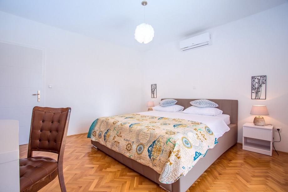 Bedroom No.3 with 160x200 bed, A/C,and terrace with sea views, 2nd floor