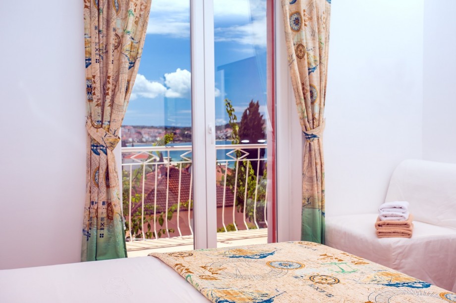 Bedroom No.3 with 160x200 bed, A/C,and terrace with sea views, 2nd floor