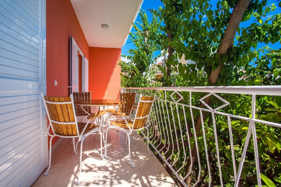 Relaxing area on the terrace (2nd floor) with beautiful sea and pool views