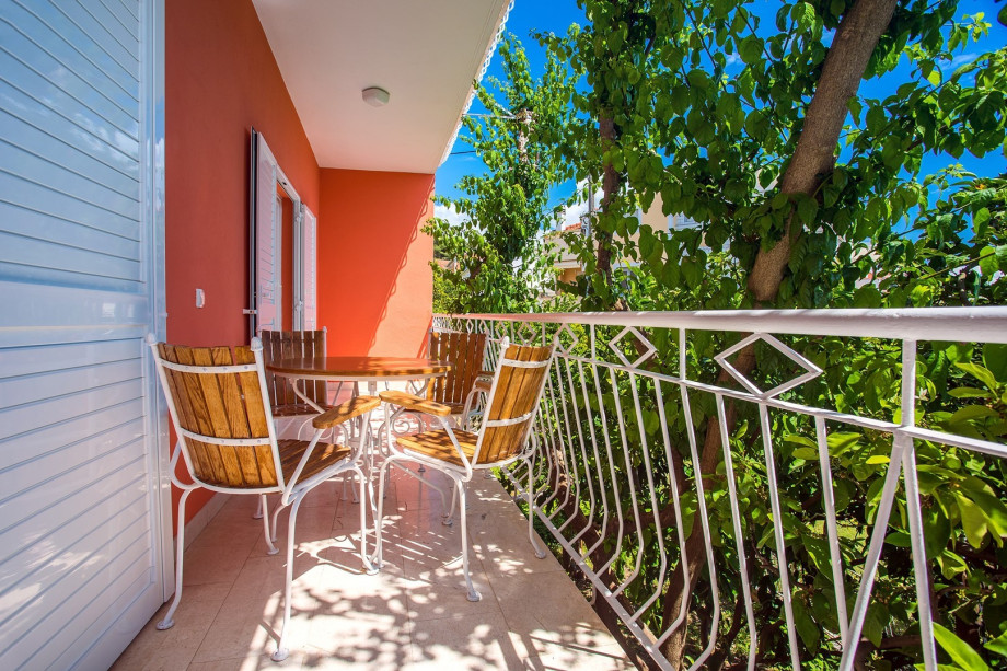 Relaxing area on the terrace (2nd floor) with beautiful sea and pool views