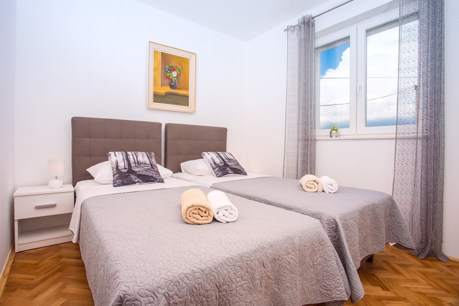 Bedroom No.4 with two 90x200 beds and air conditioning, 2nd floor