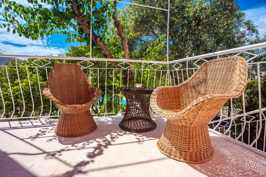 Relaxing area on the terrace (2nd floor) with beautiful sea and pool views