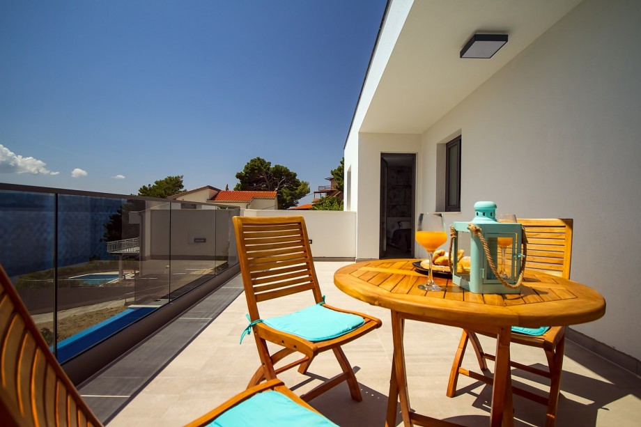Balcony with furniture in front of bedroom No. 3 and 4