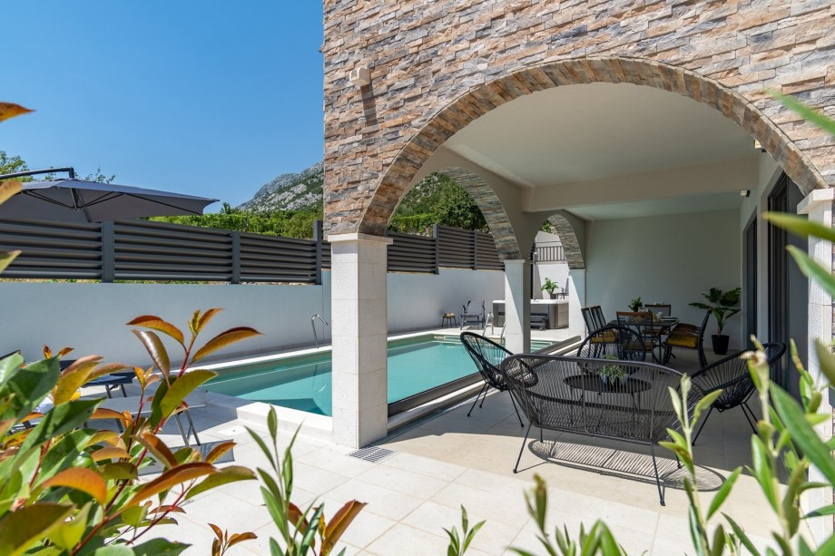 The Outdoor area also contains a covered outdoor dining area; an outdoor shower; 8 deck chairs with sun-umbrella; a relaxing lounge corner