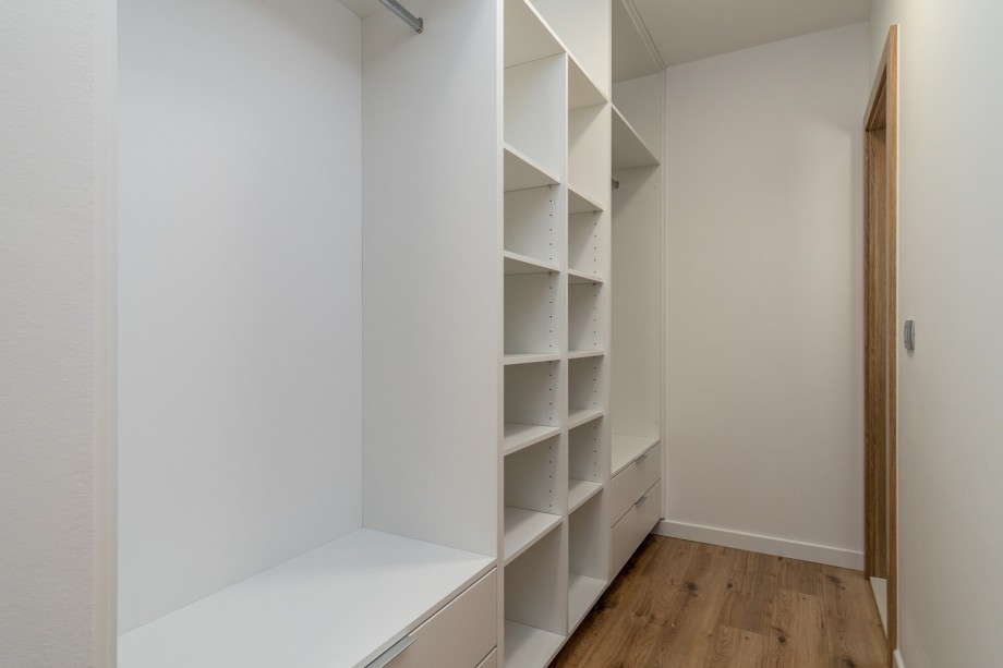 Bedroom No4 also offers a walk-in closet