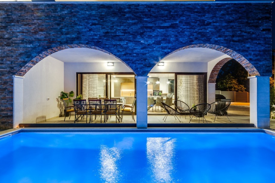 This beautifully appointed property sets a modern tone with contemporary architecture and high-quality furnishings