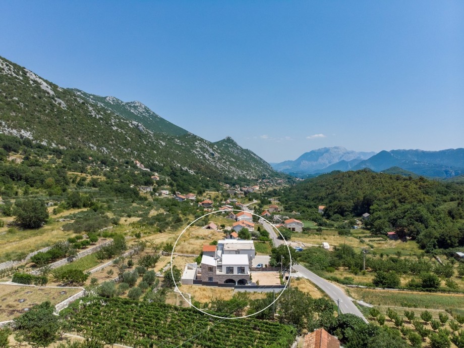 Marked positions of the villa Eden located in quiet surroundings of the village Čišla