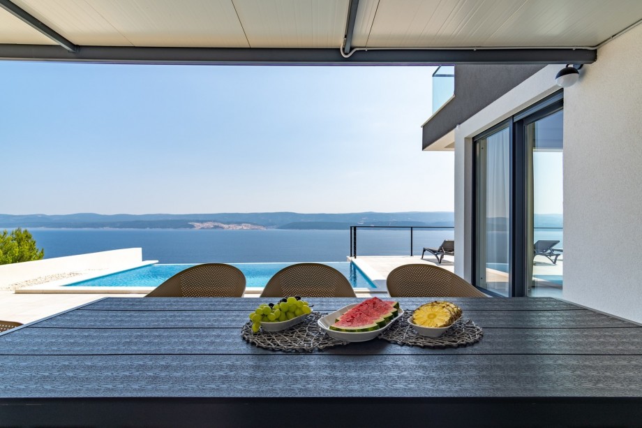 Breathtaking natural surroundings and sound of bird song for relaxing vacation