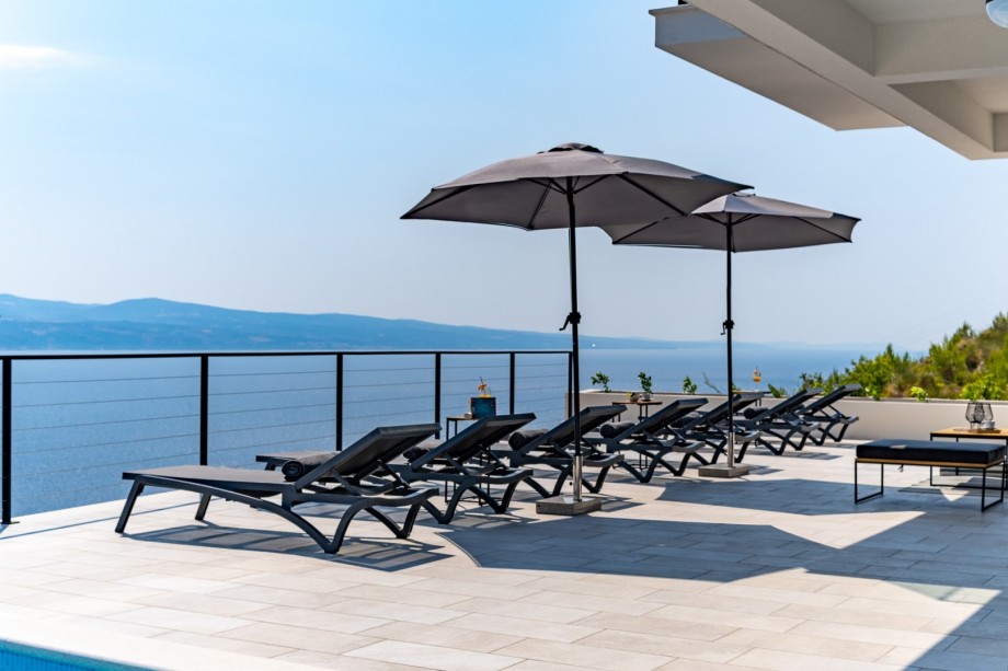 This is a modern place to stay in with a quiet environment but still close to all