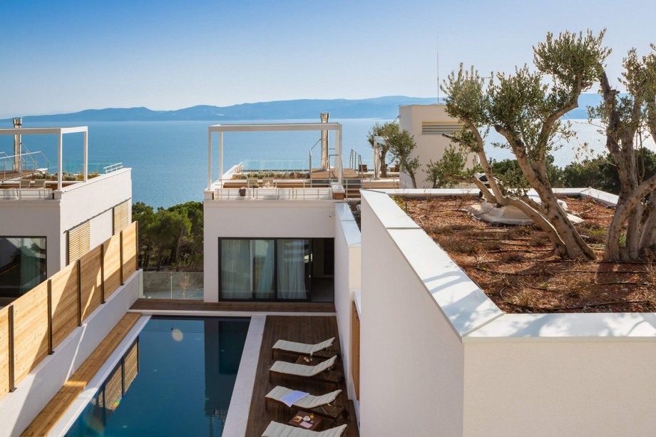 A perfect spot for cozy family or romantic evenings by the barbecue, enjoying Dalmatian gastronomy and sea views together with views of stars in the sky