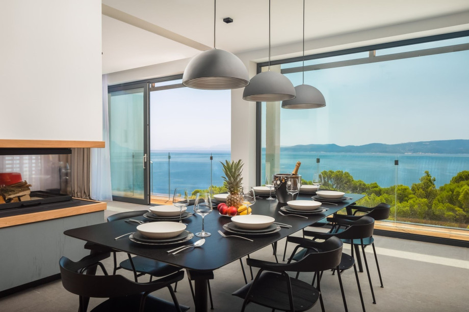 Floor-to-ceiling windows offer amazing and breathtaking sea views from the dining area