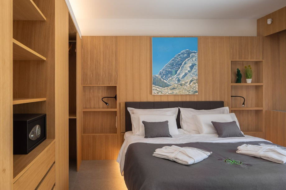 You can approach the private terrace with a coffee table for two