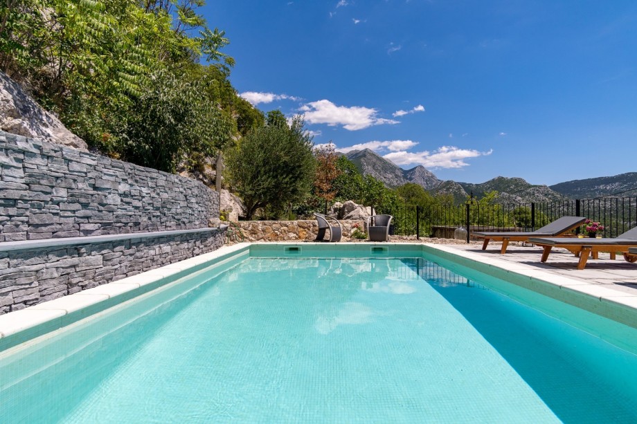 Breathtaking natural surroundings and sound of bird song for relaxing vacation