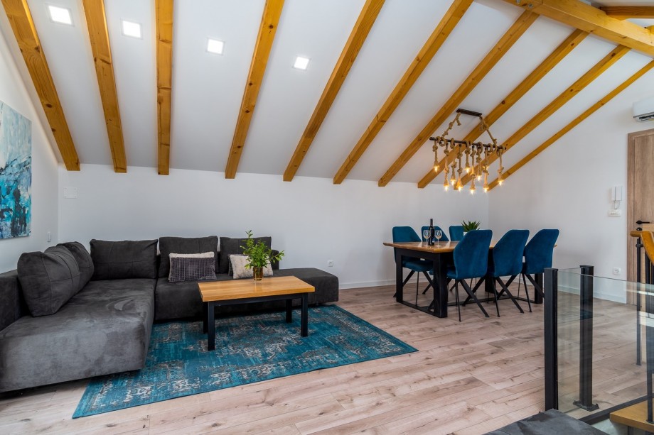 Comfortable sofa that converts into two sleeping beds 90 x 200cm