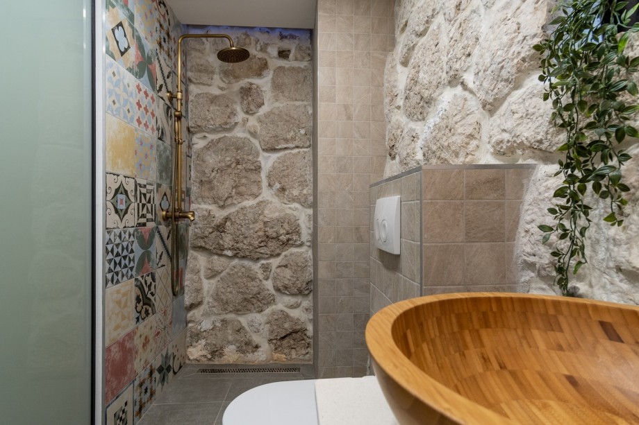 An en- suite bathroom with a shower, a toilet and a sink