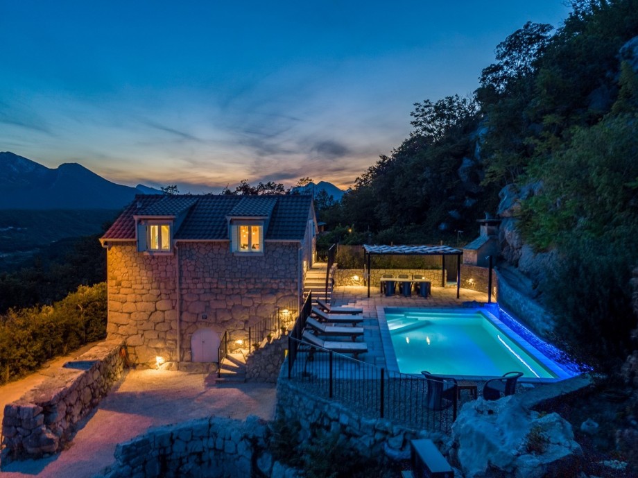 Carefully placed lighting completes the perfect experience of Dalmatian summer evenings