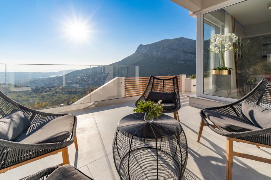 Unimpeded views of the town Split and the islands.