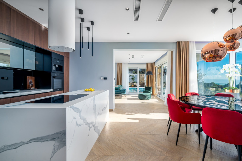 The ground floor area offers a fully equipped kitchen with all the amenities that a modern guest needs