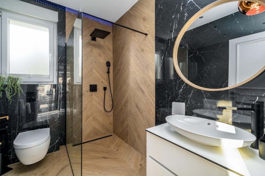 There is a separate family bathroom with a shower, and next door a laundry with washing machine and a dryer.