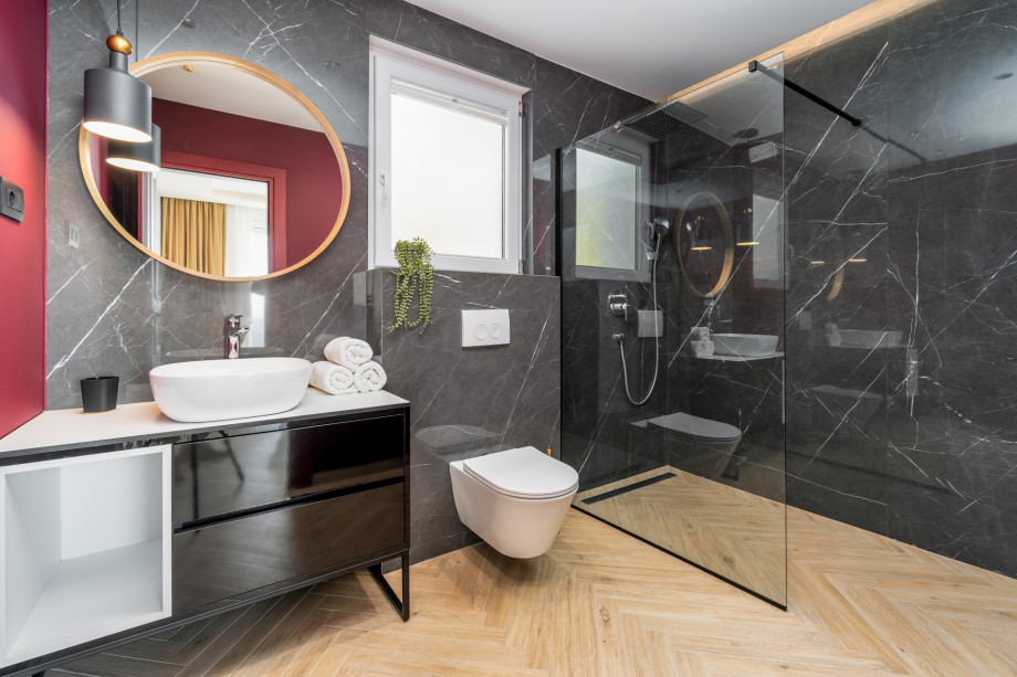 En-suite bathroom with a shower.