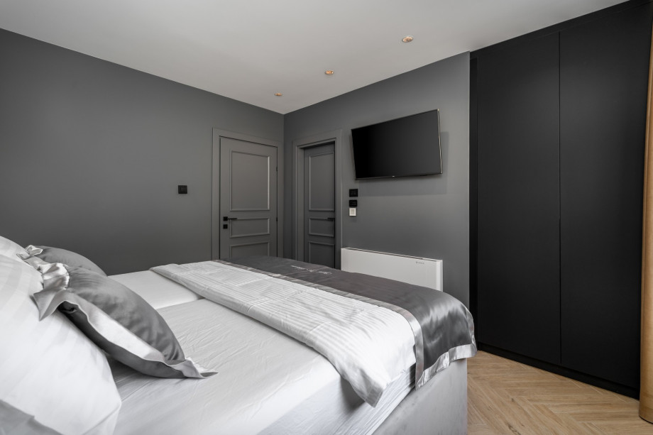 Smart TV, A/C, en-siute bathroom.