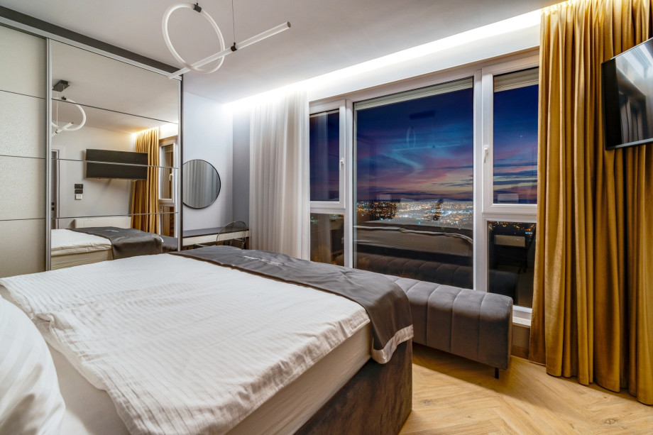 With enviable views of the famous town Split and its countryside, this is an idyllic retreat for child-friendly breaks, as well as romantic spontaneous escapes!