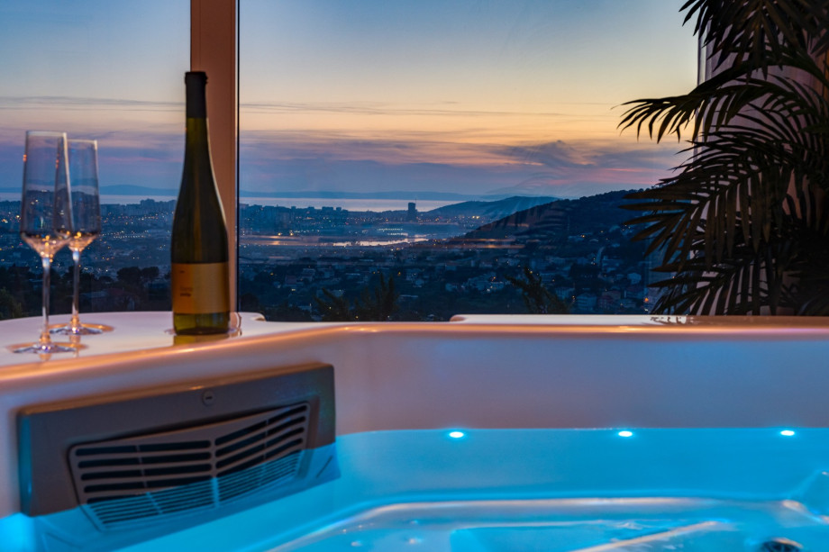 Luxury Villa 7th Heaven with heated pool, hot-tub, gym, panoramic views on town Split