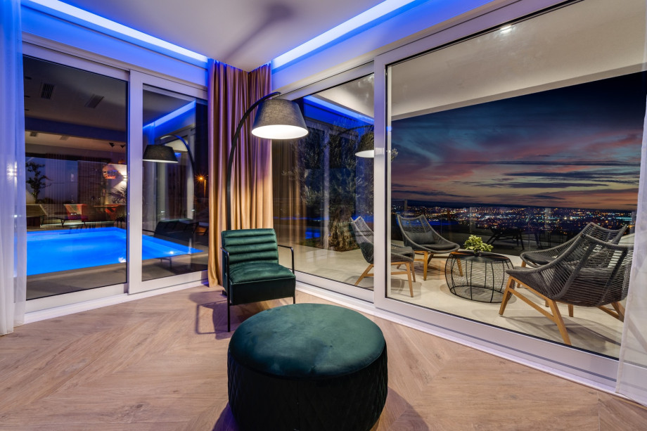 Villa 7th Heaven is a very nicely designed and contemporary property fully equipped for an absolutely relaxed and fulfilled vacation.