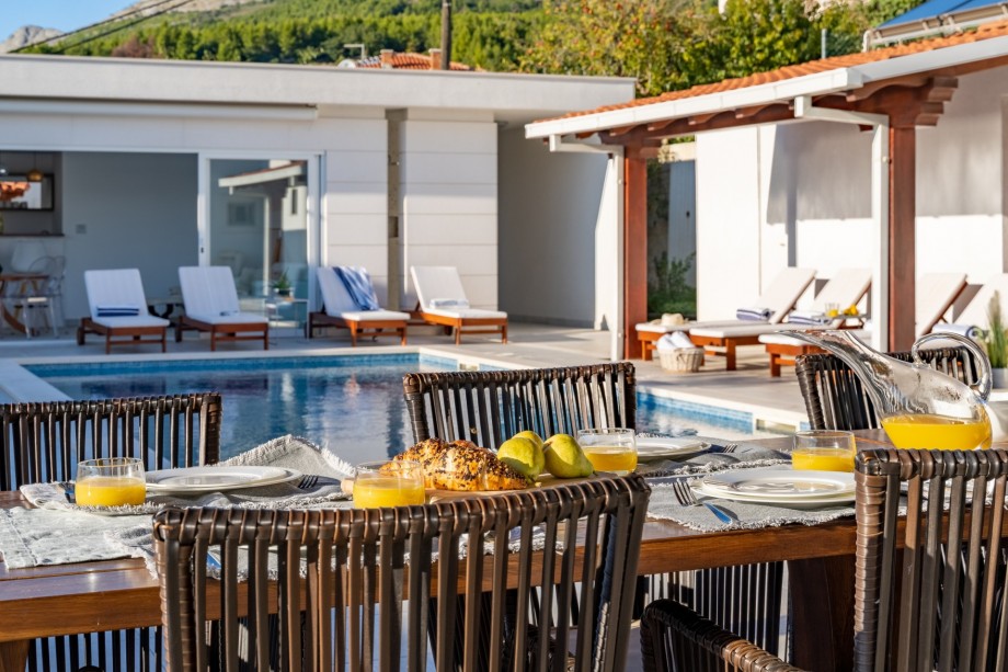 Covered outdoor dining area for 10 people with sea view