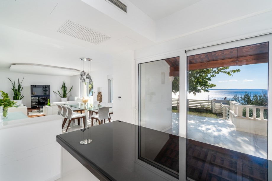 Fully equipped, modern kitchen with all the amenities that a modern guest needs