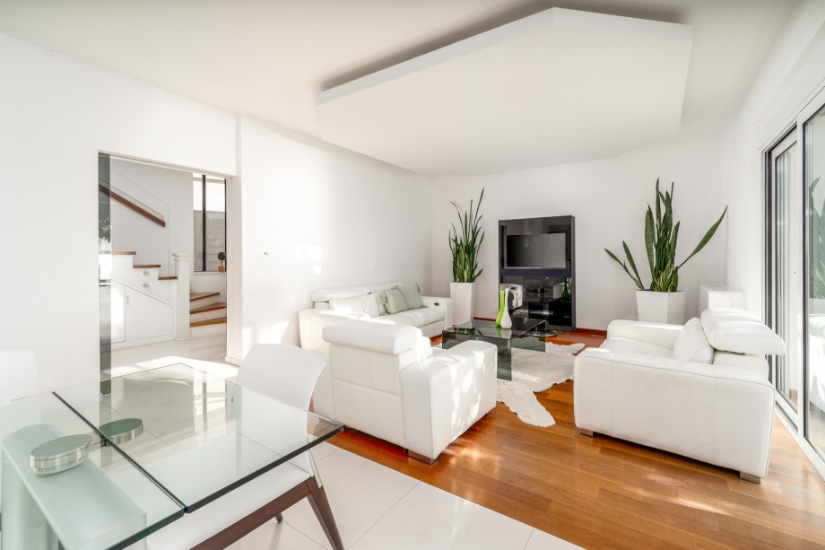 Fully air-conditioned living and dining area that has glass doors on the Southside