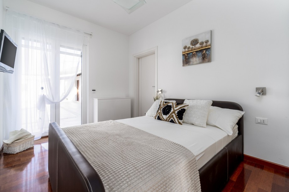 Bedroom No1 with a double bed 140cm x 200cm, an air-conditioned, a TV