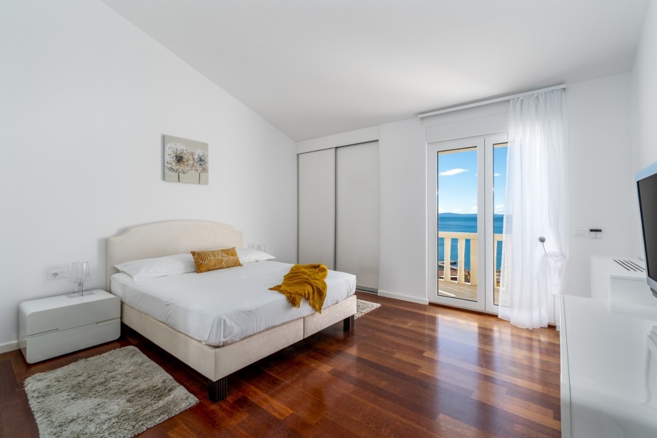 Bedroom No2 with a Queen size bed, AC, en-suite bathroom, a balcony with sea views