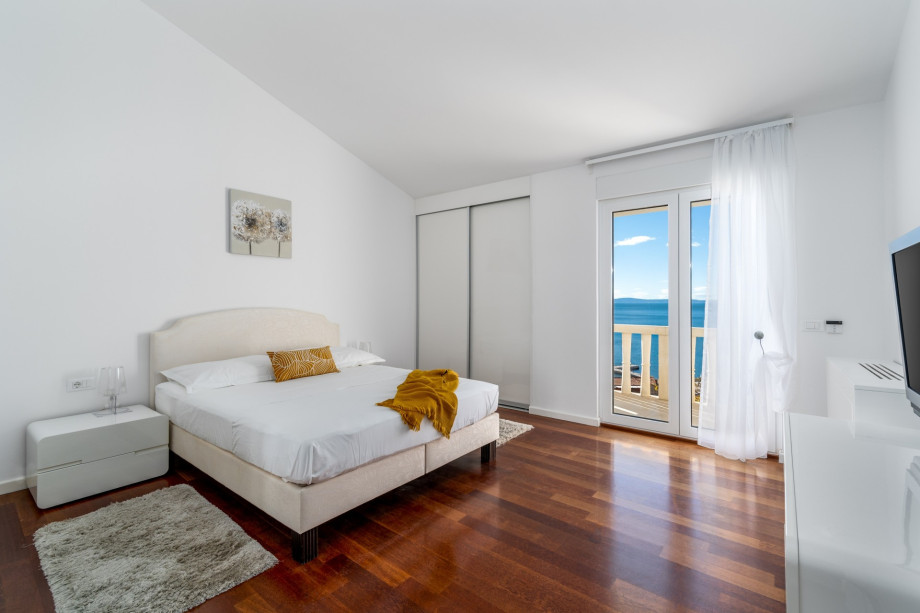 Bedroom No2 with a Queen size bed, AC, en-suite bathroom, a balcony with sea views